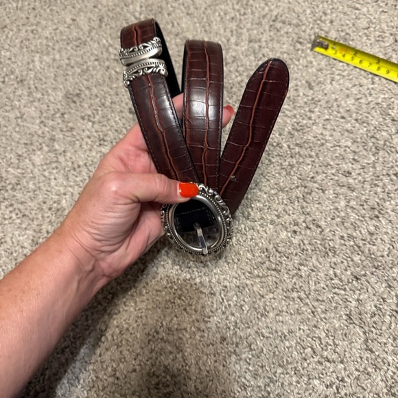 Stylish Black /Brown reversible Belt with Ornate Silver Buckle - Picture 7 of 10